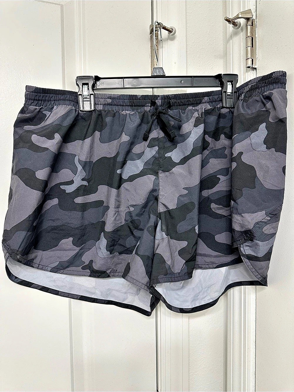 Old Navy Women’s Camo Athletic Shorts XL Like New